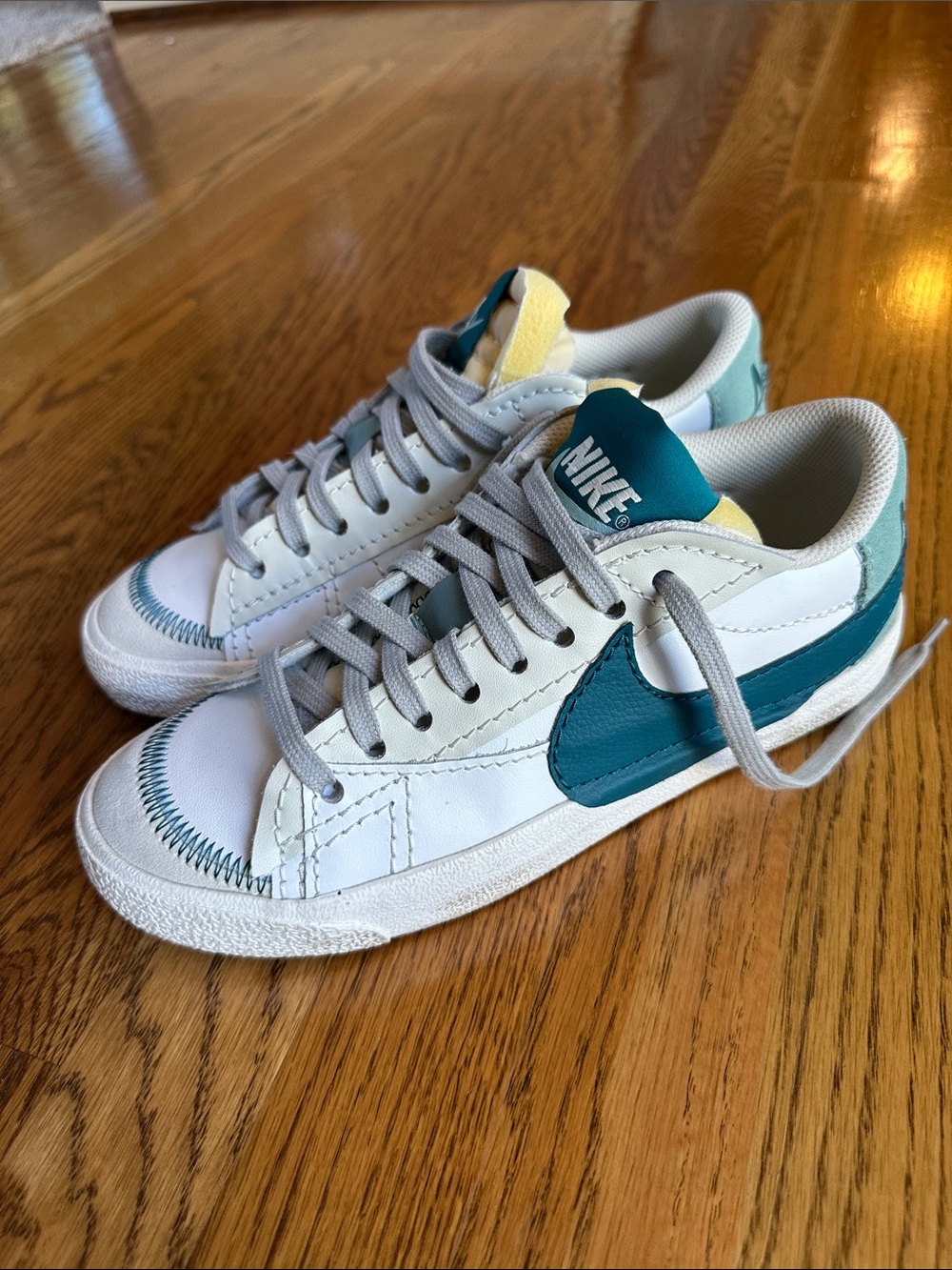 Nike Women's Low-Top Sneakers in White & Teal with Gray Laces